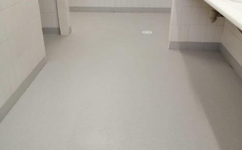 VESTUARIOS EN CENTRO DE SALUD